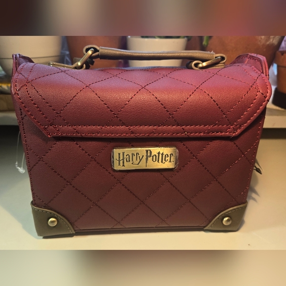 Warner Bros. Harry Potter Gryffindor Quilted Burgundy Mini Handbag - Picture 11 of 13